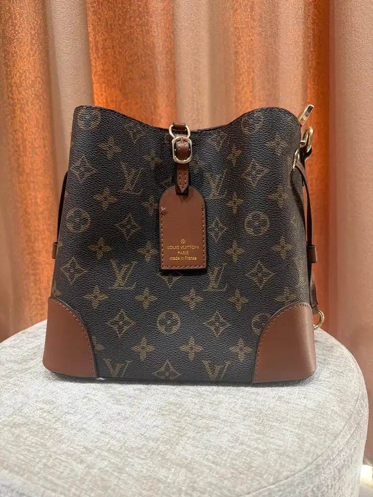 LV warna coklat