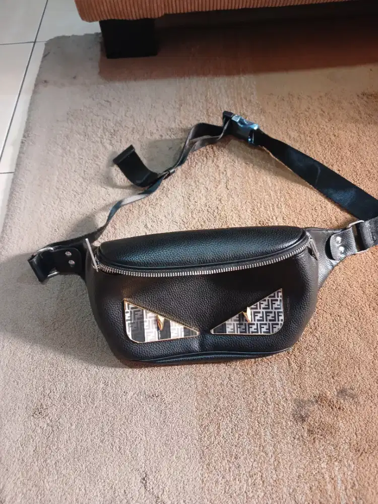 Tas sling bag wb