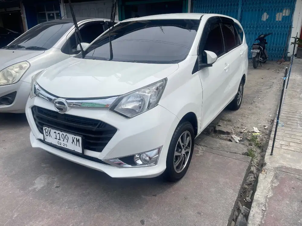 Sigra R manual 2018 putih