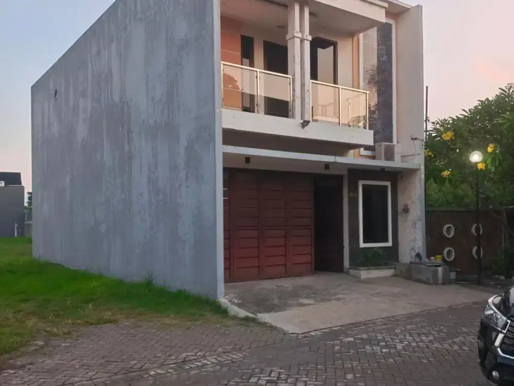 Rumah 2 Lantai di Taman indah Regency Siap Huni Sepanjang