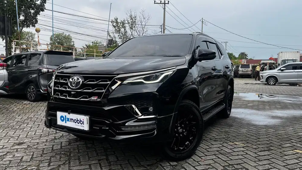 TOYOTA FORTUNER 2.8 4X2 GR SPORT DSL MATIC SOLAR 2022-YD