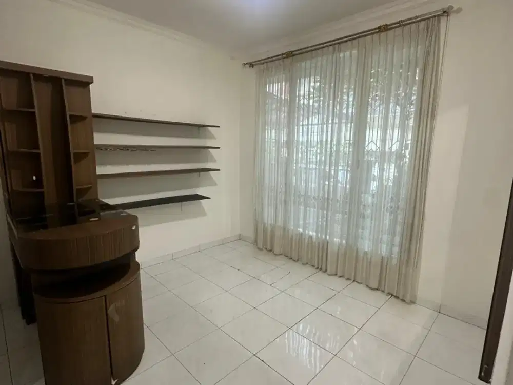 Rumah Hoek di Permata Buana dekat fasiltas umum