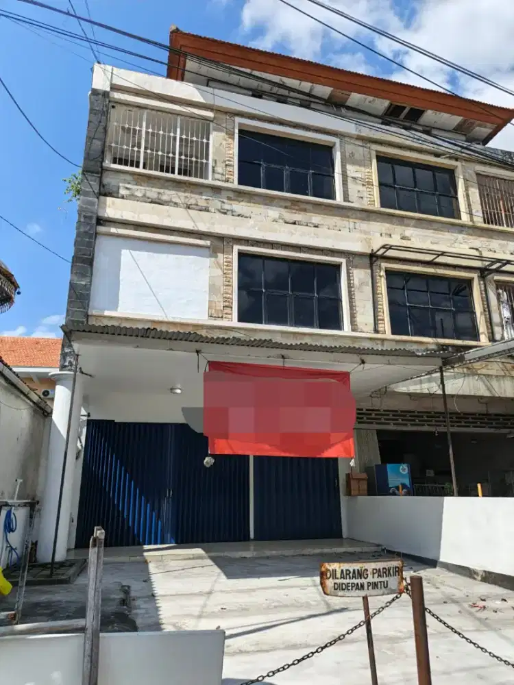 RUKO EX BANK DISEWAKAN DI JALAN RAYA SESETAN - 3 LANTAI