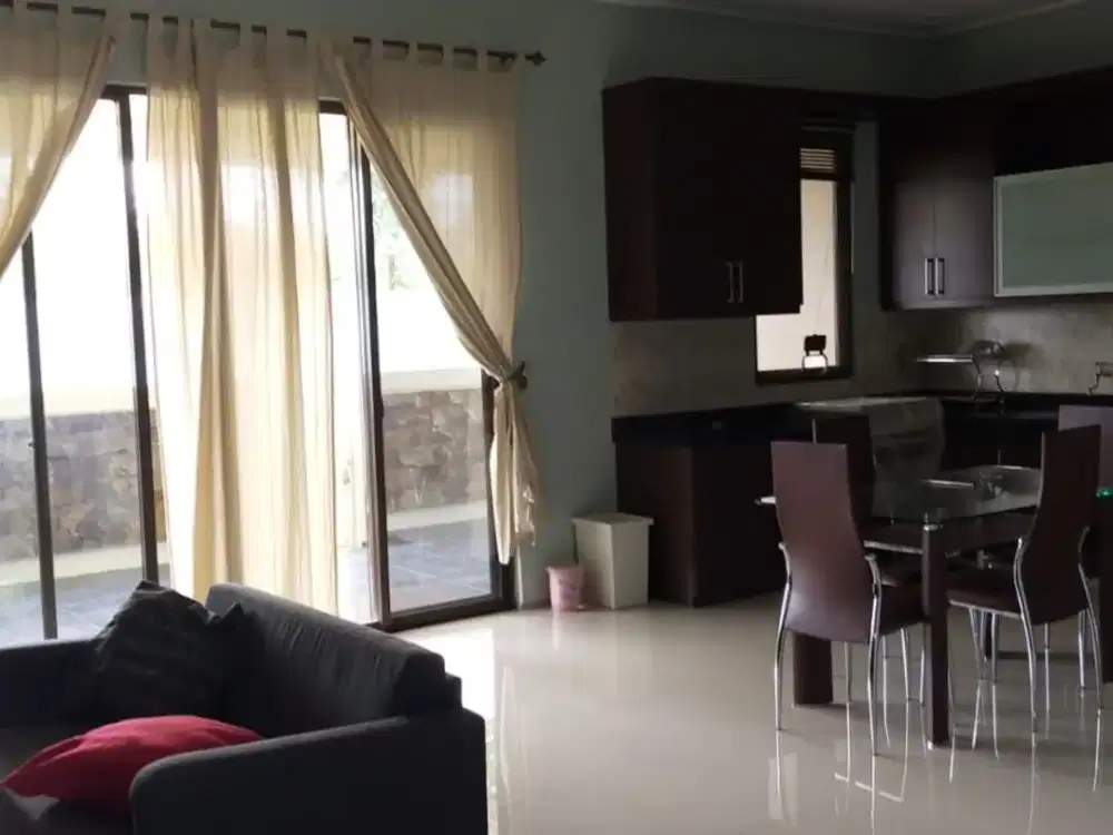 Dijual/Disewakan Rumah di Primavera Foresta, BSD City Pencahayaan Alami Fasilitas Lengkap