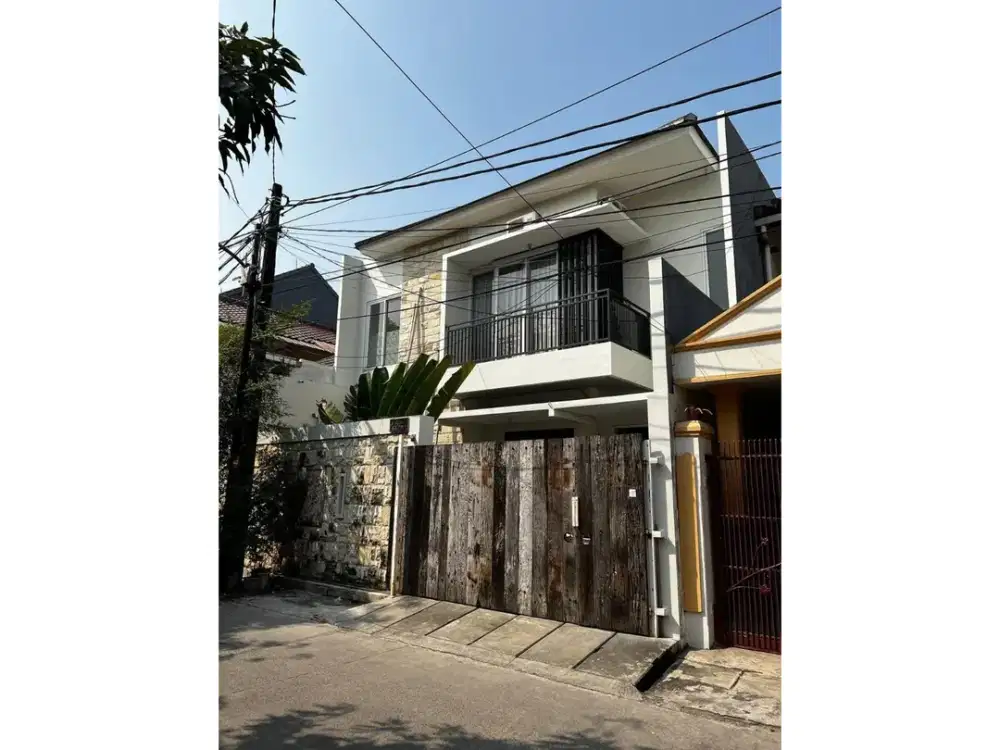 RUMAH BARU RENOVASI PREMIUM 2 LANTAI DI SUKAPURA CILINCING - DEKAT KELAPA GADING - HANYA 2,65 M NEGO! ZN73