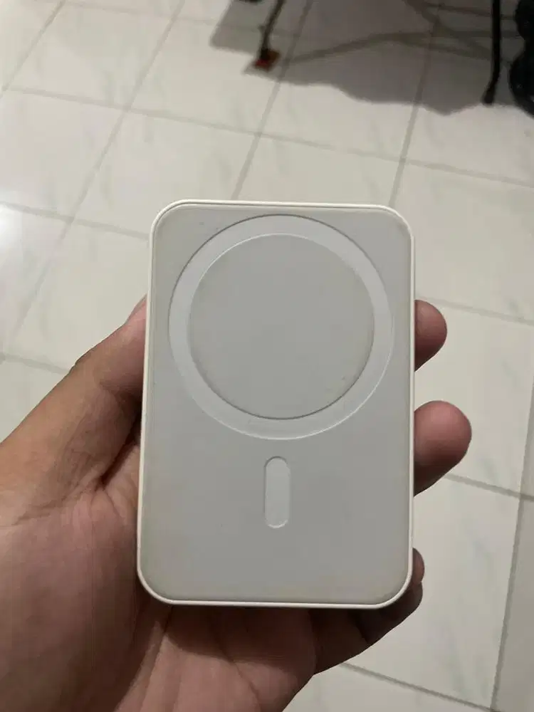 Di jual magnetic wireless power bank 5.000 mAh