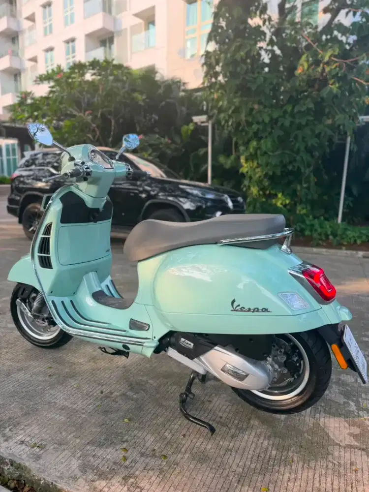 DIJUAL CEPAT! PIAGGIO VESPA GTS 150 TH 2024 (PERFECT CONDITION) KM 350