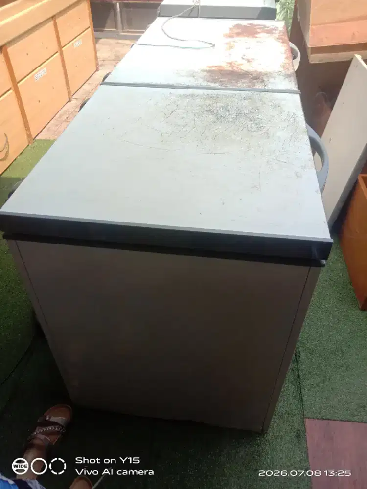 Biismilah jual cepat frezer dua pintu mrek gea normal dingin