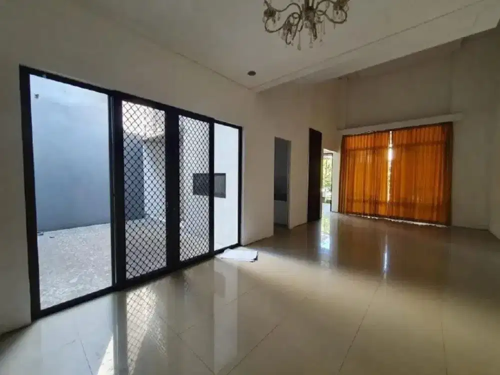 Rumah Royal Residence Strategis, Cluster Windsor, Dekat Club House