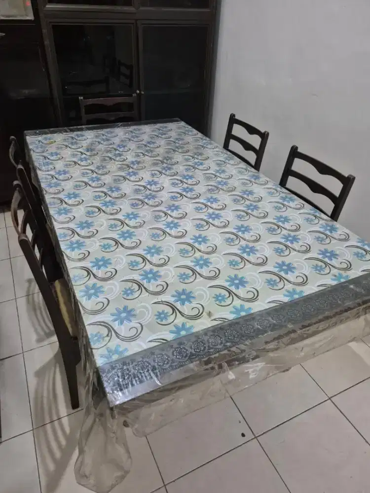 Meja makan 1 set dgn 6 kursi lengkap bahan jati sby utr dkt suwandi