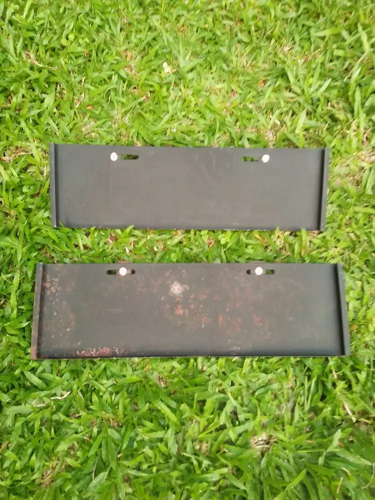 Tatakan Plat Nomor Mobil Besi Kuat Kokoh Berikut Braket Depan Belakang