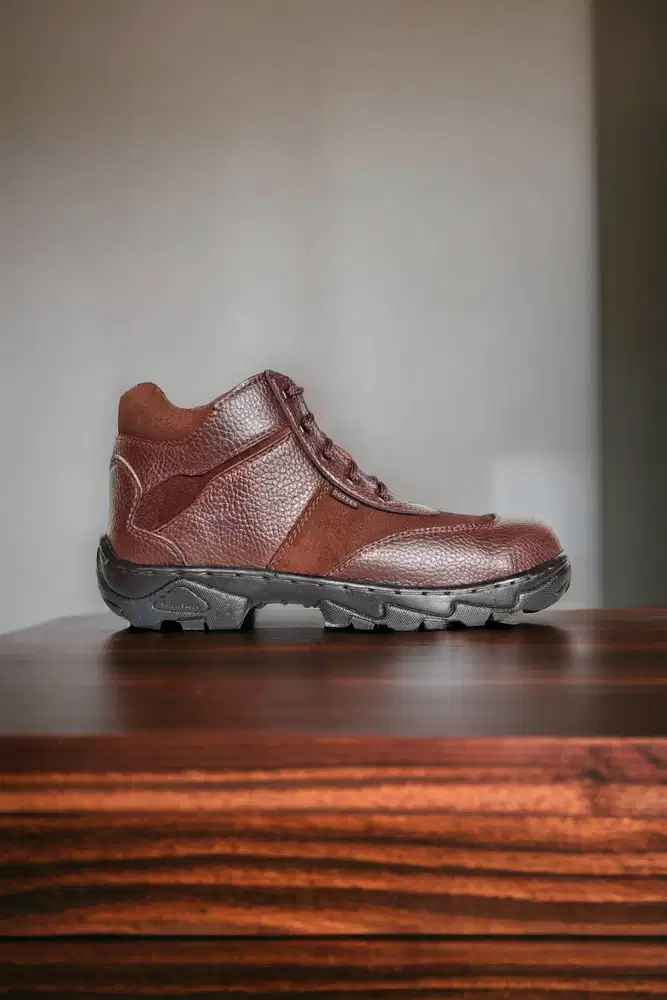 Trendy Sepatu safety oil resistant Sorong