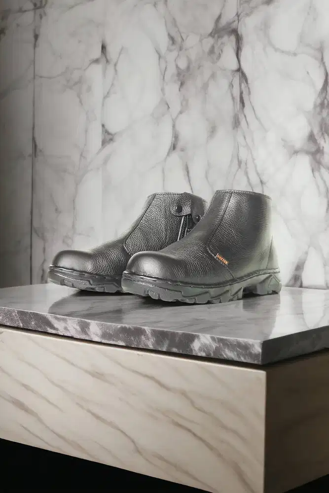 Powerful Sepatu safety Kulit Mojokerto