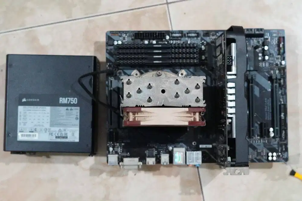 Paket PC Gaming i5 8600K GTX 1050 Ti RAM 16GB + Monitor LG 24 Inch