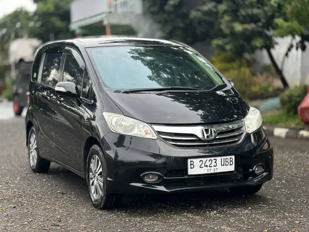 Freed 1.5 E at 2012 Hitam