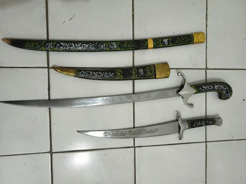 Pedang kaligrafi sarung