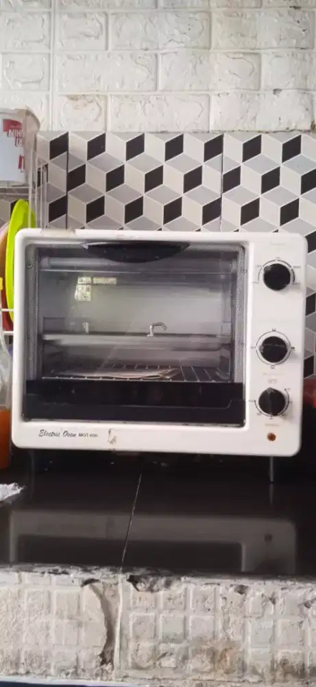 Oven listrik merk Miyako putih