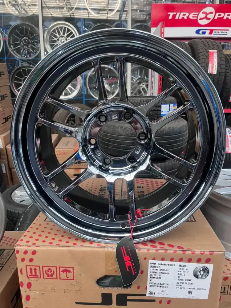 Enkei rpt1 ring 18 lebar 9 pcd 6x139,7 ET 0 black chrome.  Fortuner