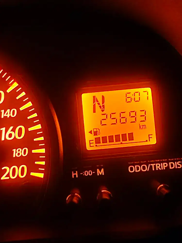 DI JUAL MOBIL SIGRA DELUXE MATIC ABU- ABU