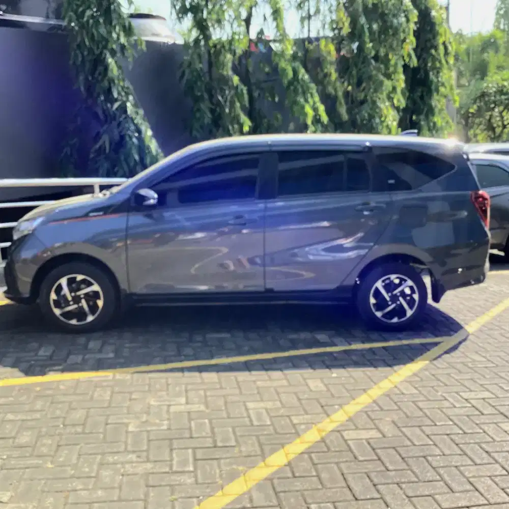 DI JUAL MOBIL SIGRA DELUXE MATIC ABU- ABU
