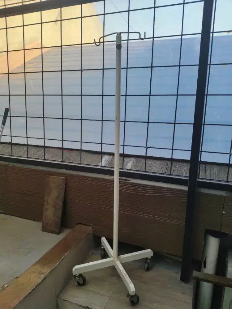 Stand infus buat orang sakit