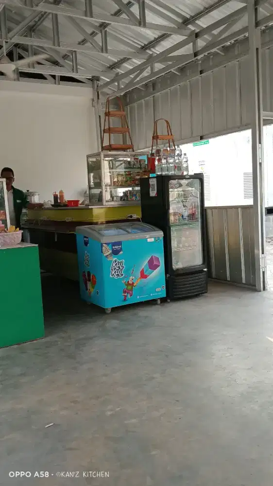 Jaga dan Melayani di Kantin