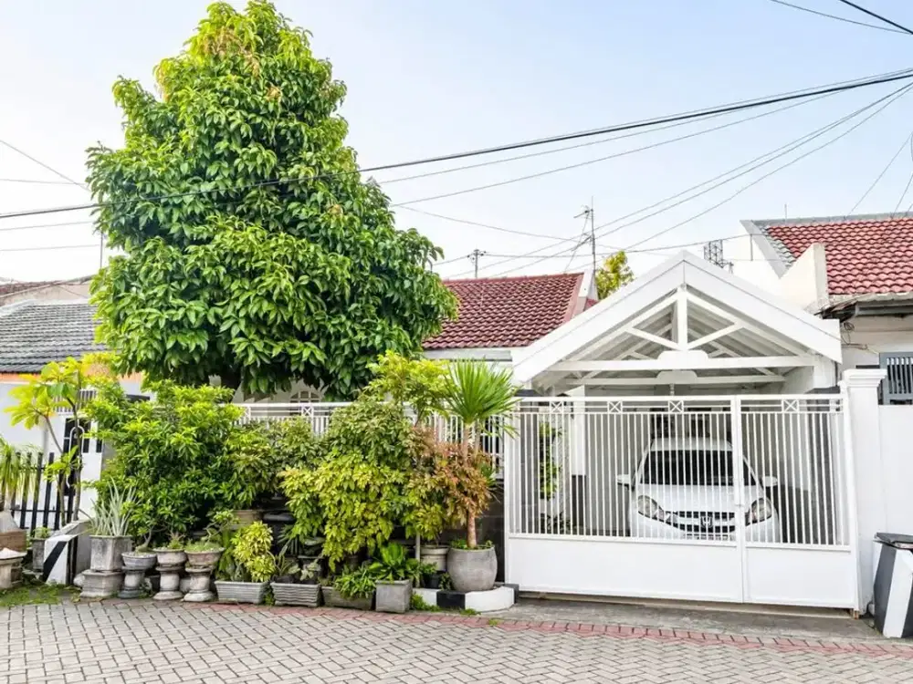 Rumah Kutisari Indah Semi Furnish Siap Huni dekat Petra dan Raya A Yani