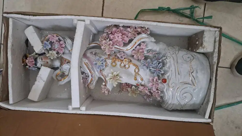 Patung Keramik Pajangan Oriental Premium.