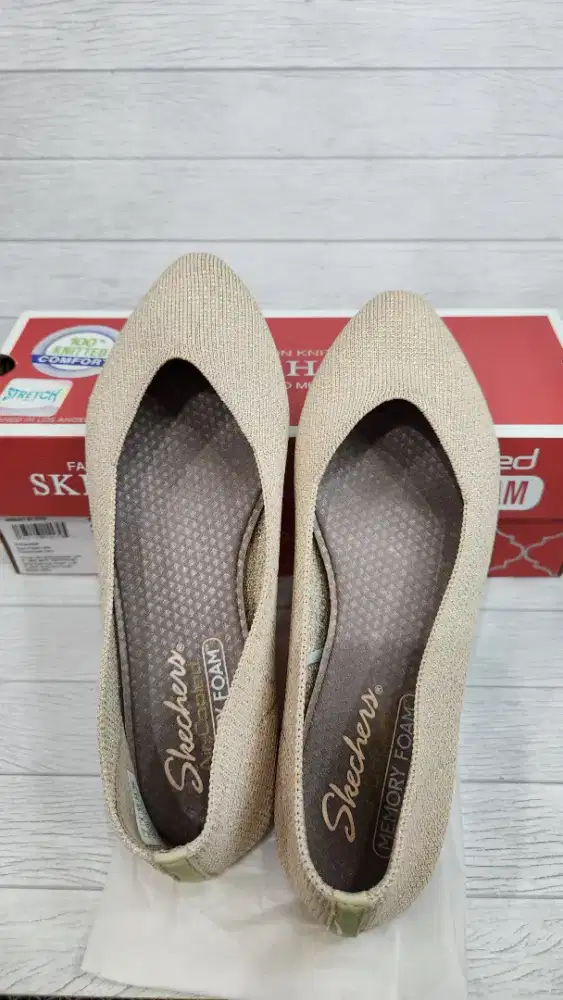 SKECHERS FLAT SHOES SIZE 37