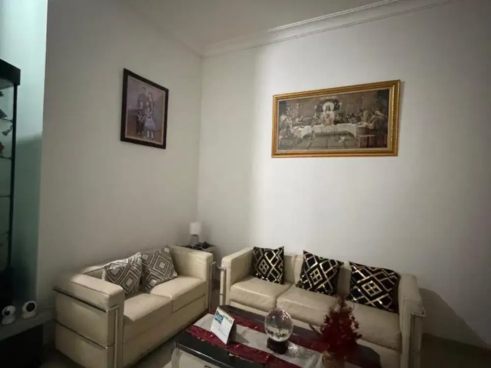 Dijual Rumah 2 lantai di cluster taman cemara, harapan indah, Bekasi  Harga 6.5 m nego