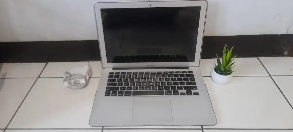 Macbook slim 2015 ram 8gb ssd ex ibox