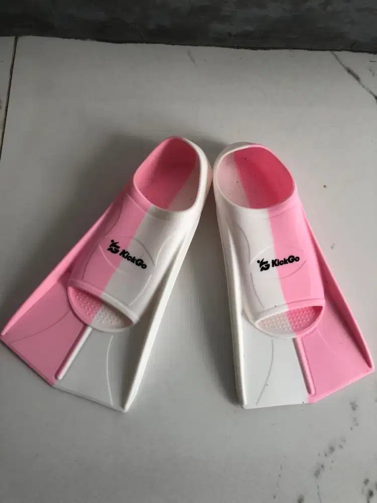 JUAL BARU SEPATU RENANG