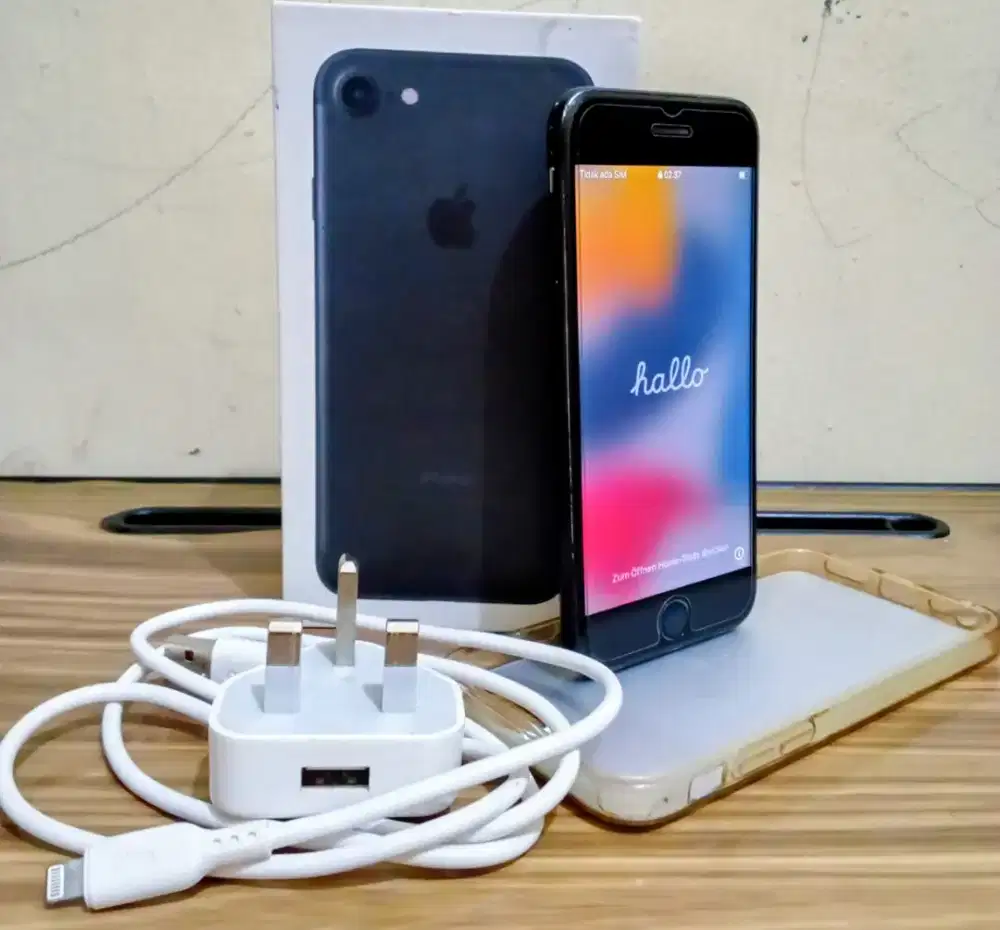 Saya jual iPhone 7 black 32GB inter kotak