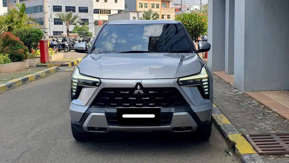 Km 15rb mitsubishi xforce ultimate 2023 silver pajak panjang