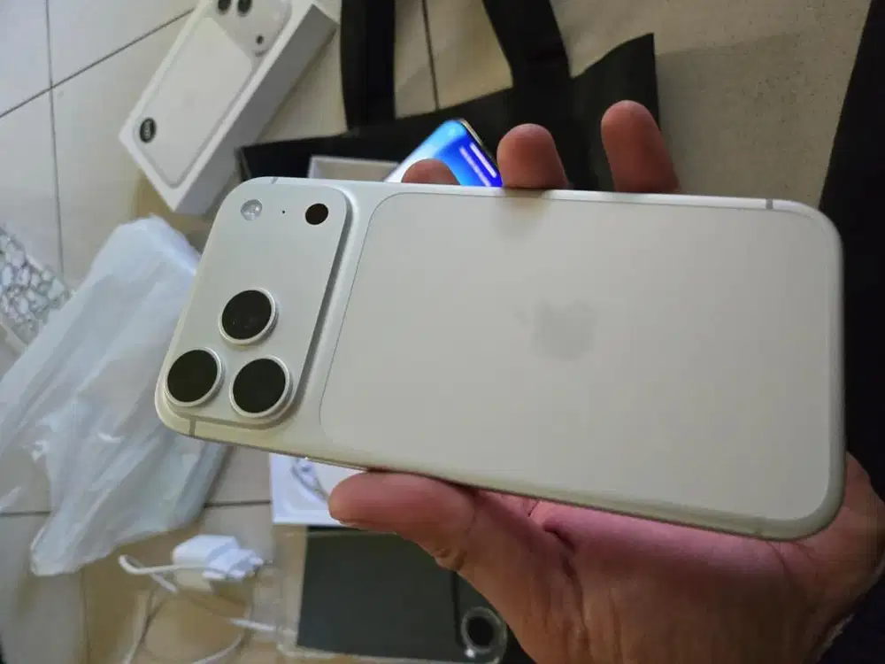 Iphone 17PROMAX SILVER 256 cc rendah