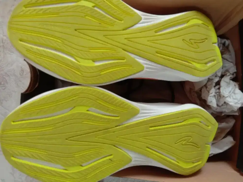 Sepatu specs hyperglide