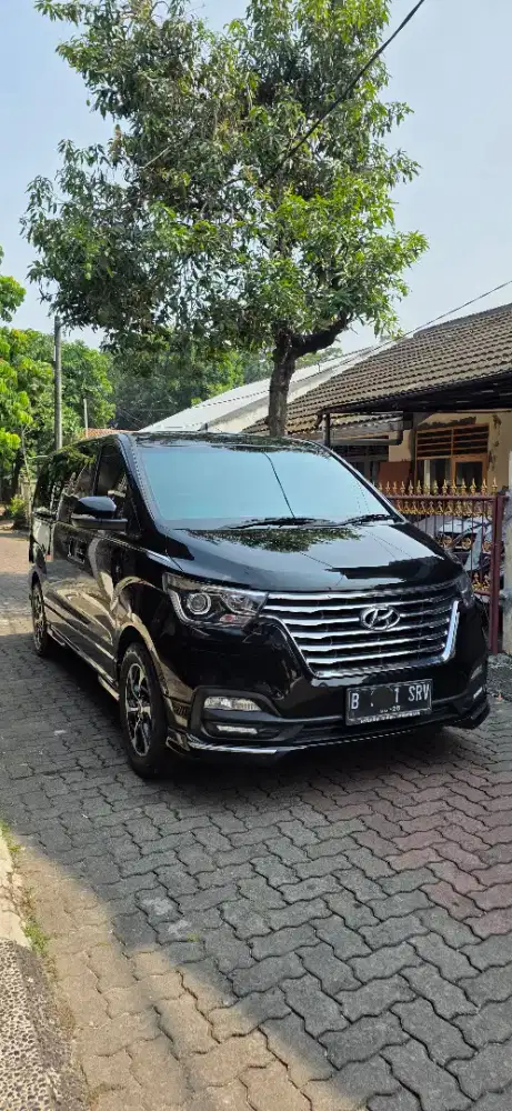 Hyundai H1 H 1 Royale BENSIN Automatic Tahun 2021 Hitam