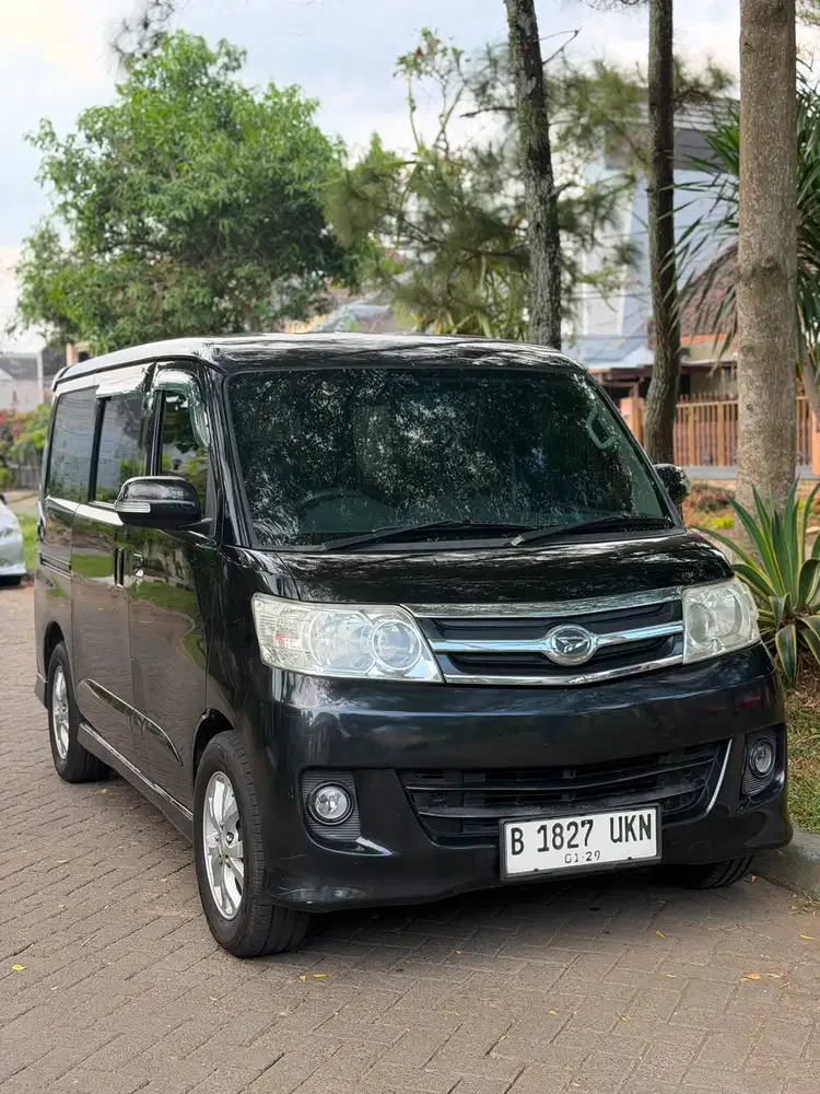 Daihatsu Luxio [2011]