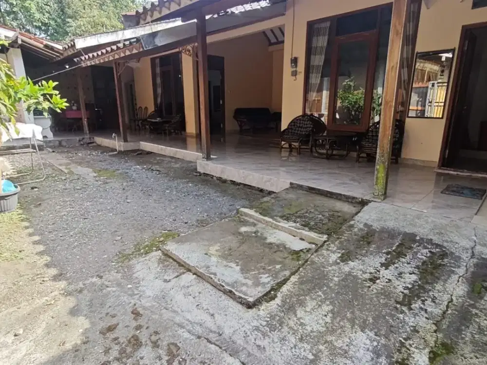 Dijual rumah dengan tanah yang luas lokasi palagan sleman yogyakarta