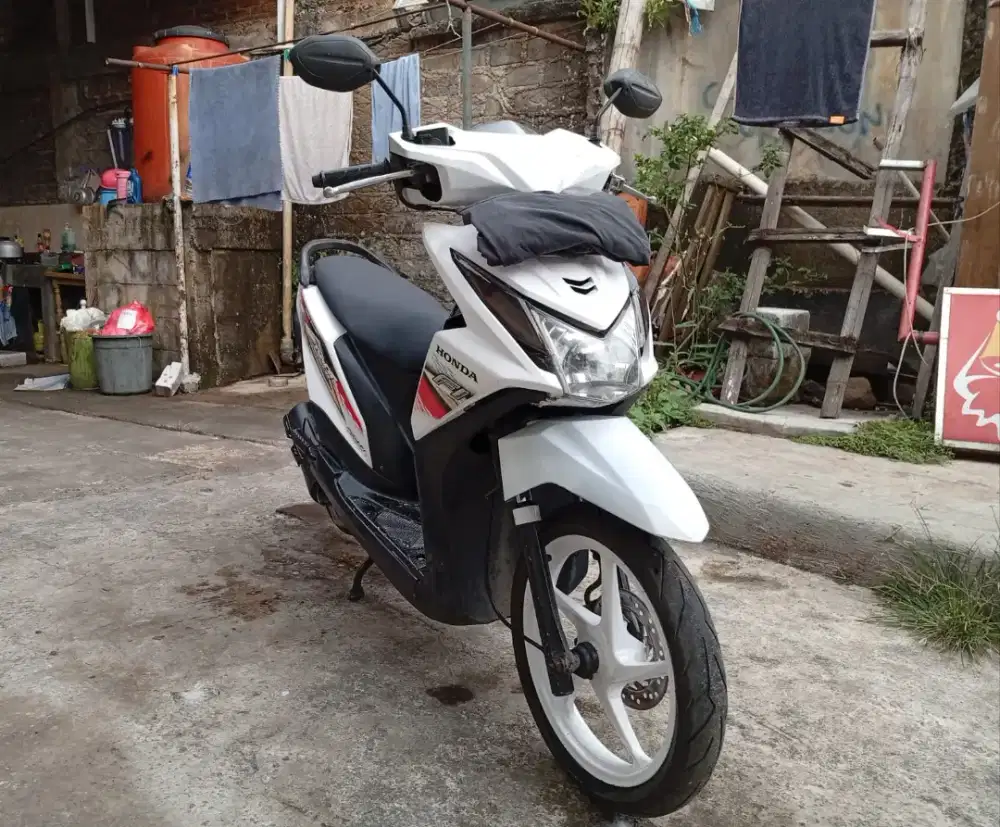 Beat 2014 putih montok