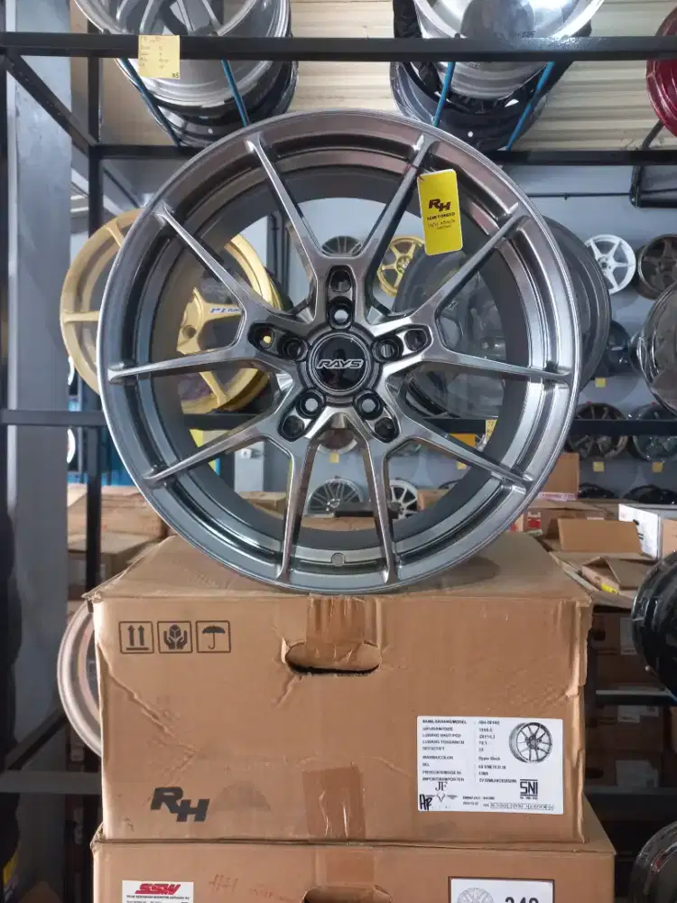 Velg rays g025 r18 5x114 lbr8,5 et22