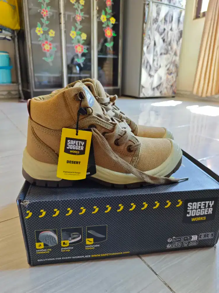 Dijual Sepatu Safety Jogger Uk.42 (New)