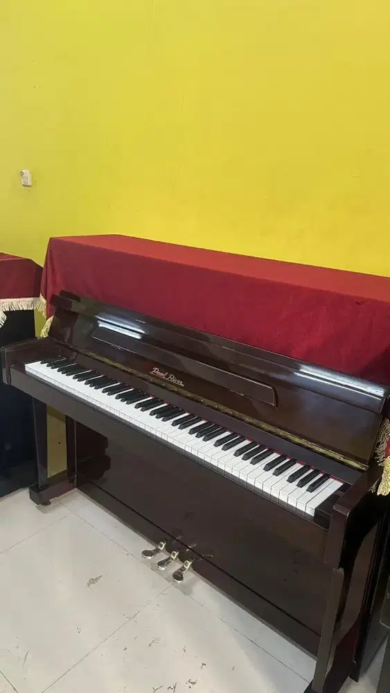 Piano Pearl River Like New
