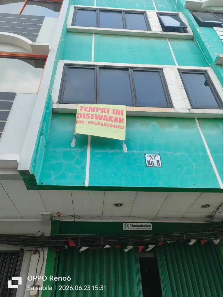Disewakan Ruko 4,5LT Semi Furnished di Daanmogot KM 12.8 Strategis