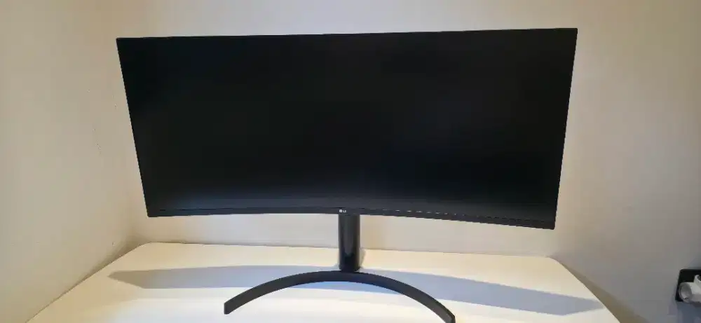 Monitor - LG Curved Monitor 35 UltraWide QHD Like New