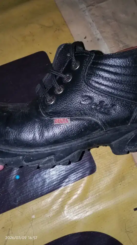 Sepatu safety shoes