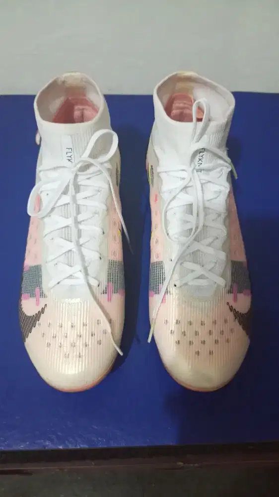 Sepatu bola Nike mercuriaal pul besi