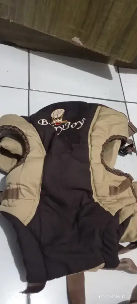 Dijual gendongan bayi kondisi msh layak pakai minat pm
