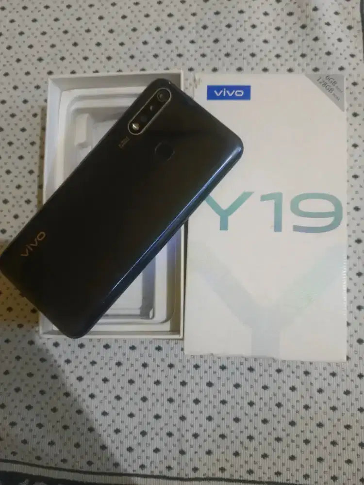 Jual vivo y19 ram6/128 ori bukan refurbish kondisi ada lecet ma cuil