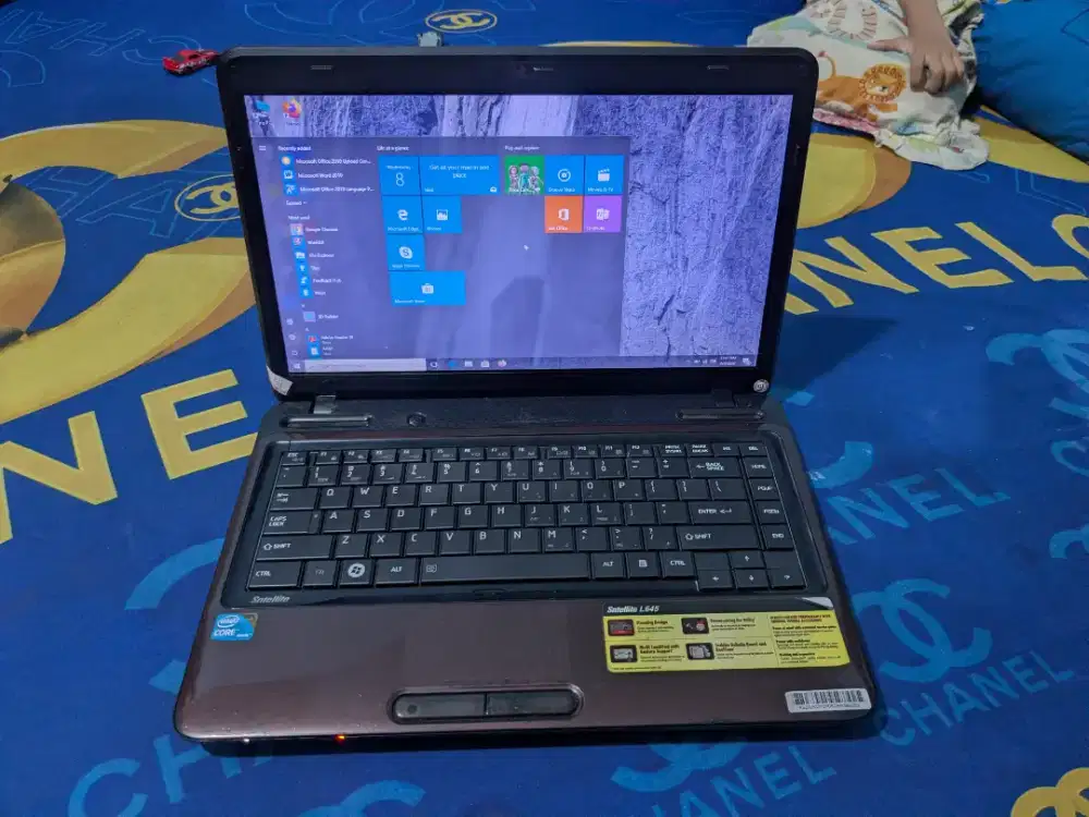 Laptop Toshiba L645 Core I5 Ram 4 Normalan Tinggal Pake Aja